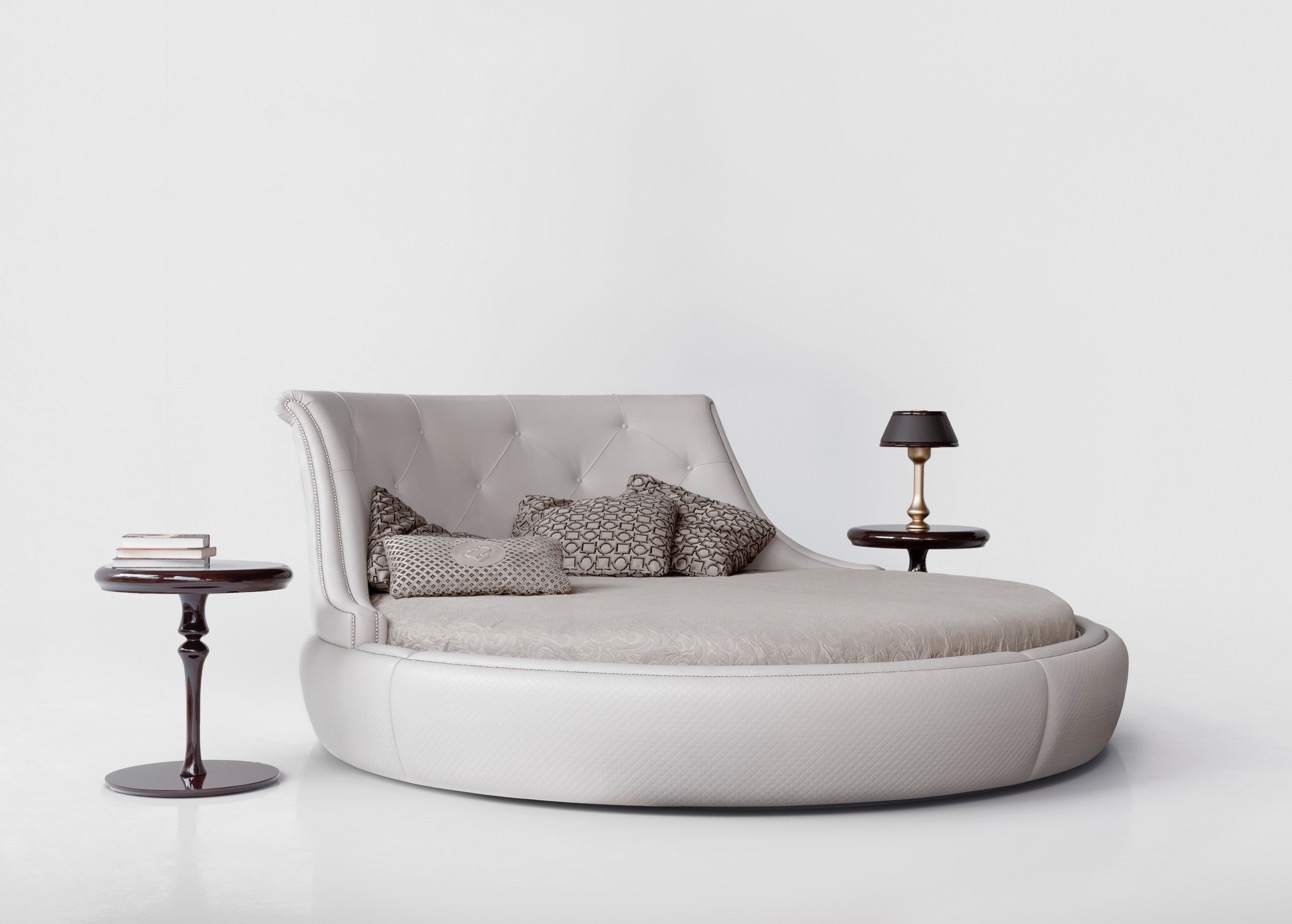 Mixed Worlds / Big Bed - Round Bed / Carlos Soriano